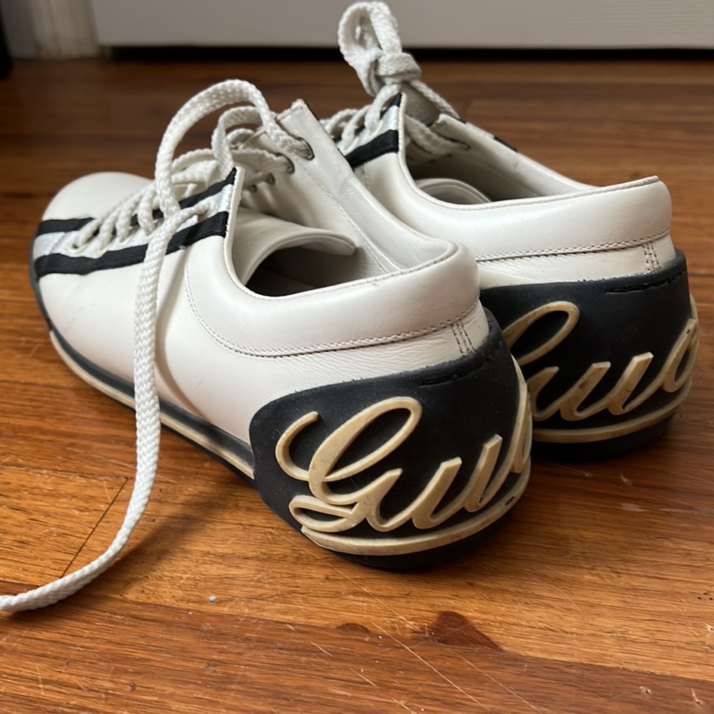 Gucci White & Navy Leather Sneakers 38.5
